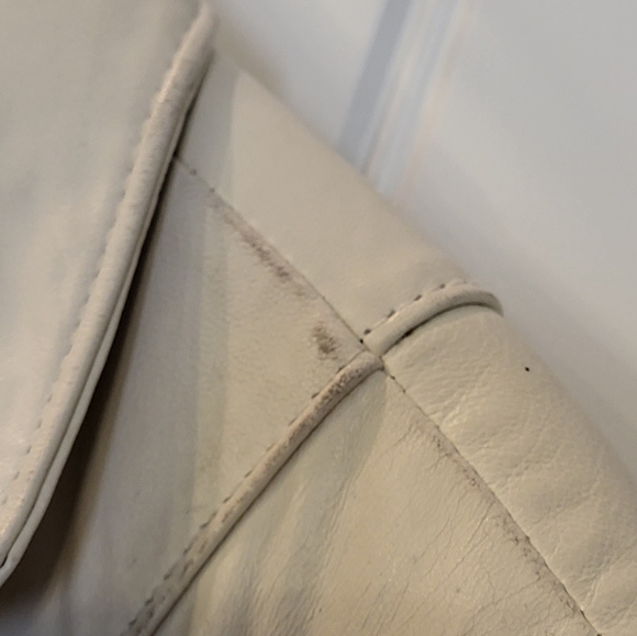 Classic Cream Leather Trench Coat - Picture 6 of 7